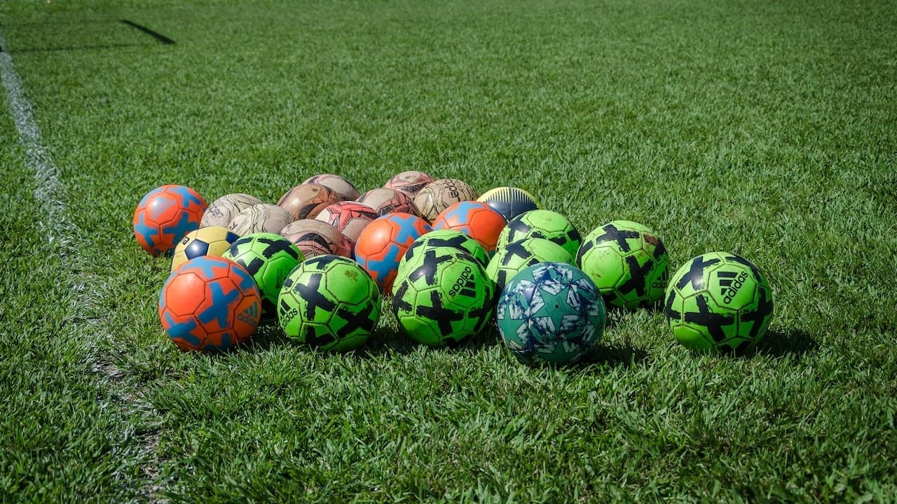 Soccer Ball Sizes & Weights for each Age Group ⋆ Soccermodo Soccer Ball Sizes & Weights for each Age Group ⋆ Soccermodo