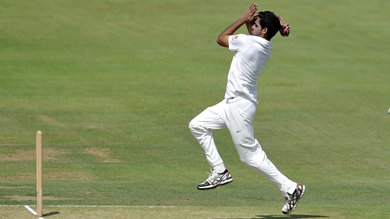 What is Underarm Bowling in Cricket What is Underarm Bowling in Cricket