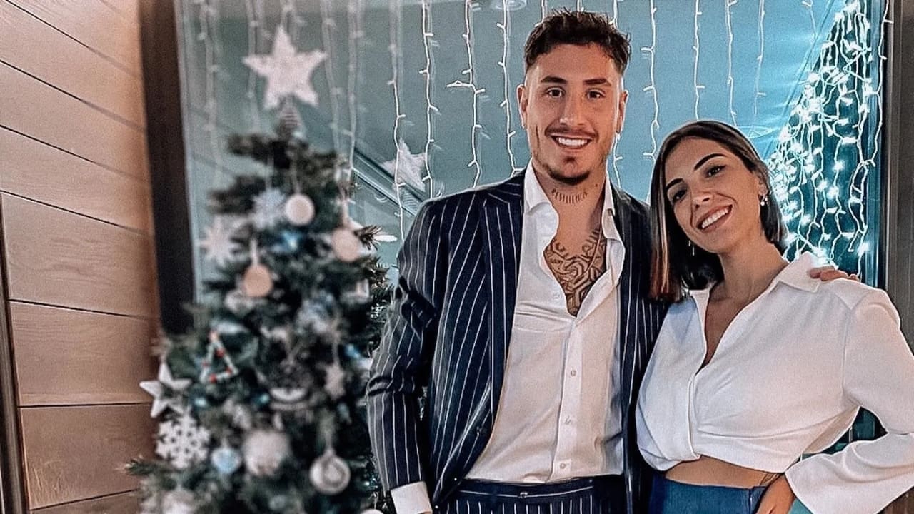 Atletico Madrid star Gimenez's wife leaps