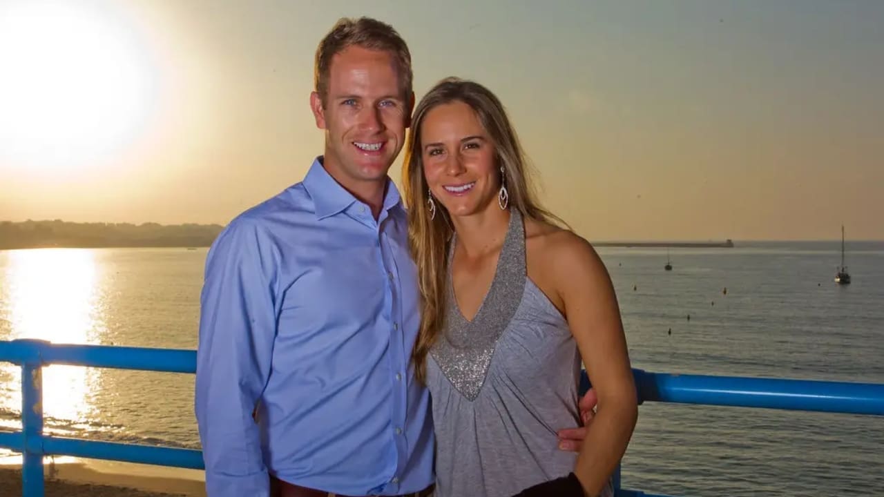 Azahara Munoz is married to Tim Vickers.