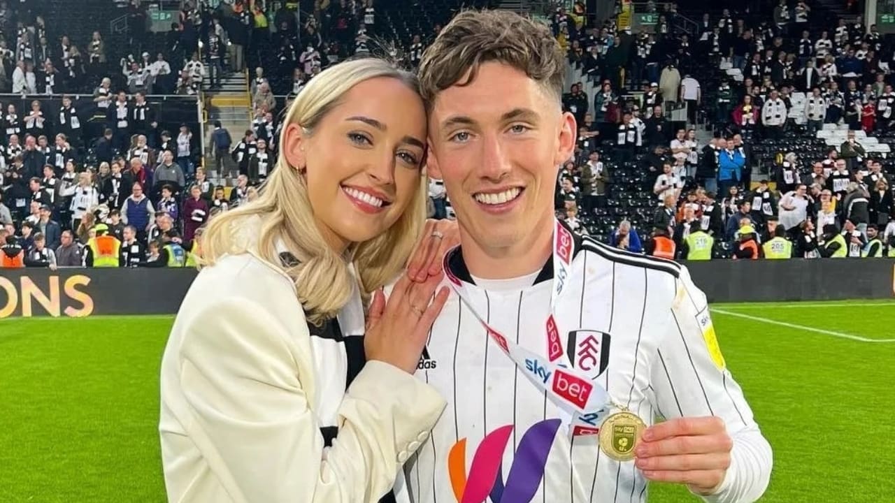 Cô bạn gái nóng bỏng giúp Harry Wilson thăng hoa ở giải hạng nhất