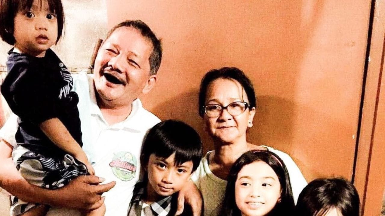 Efren Reyes with his family