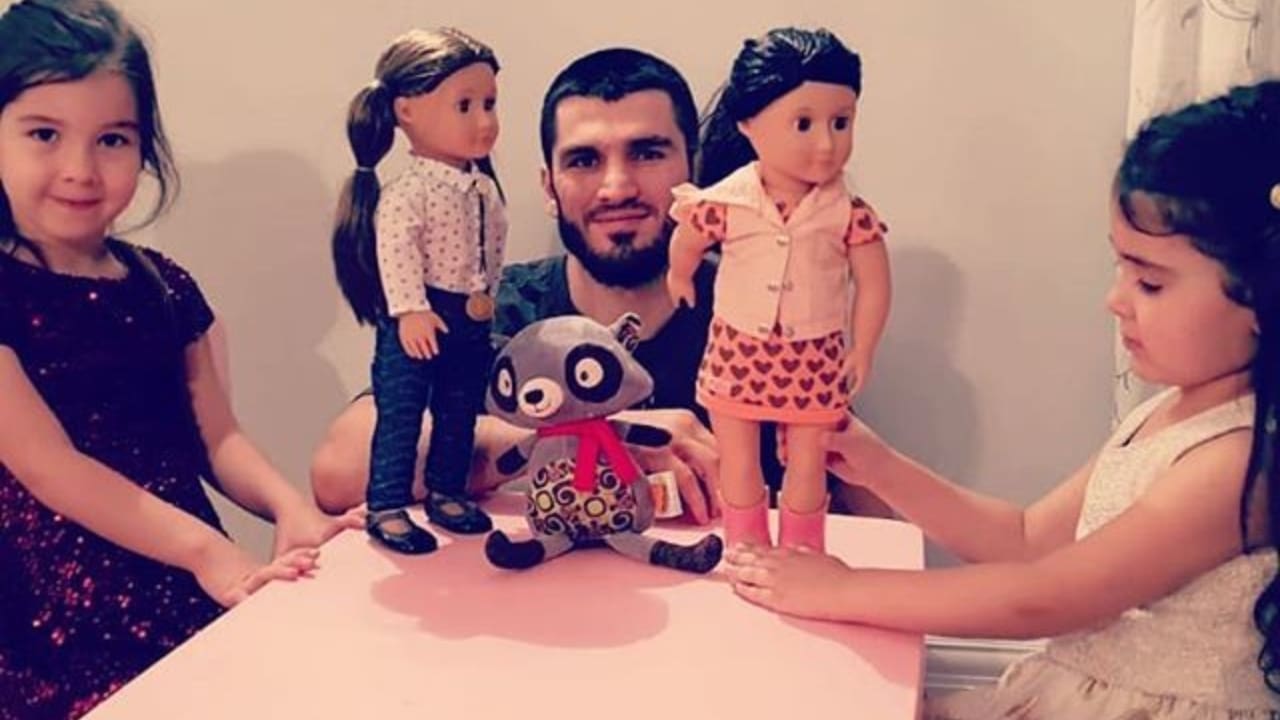 Artur Beterbiev with children