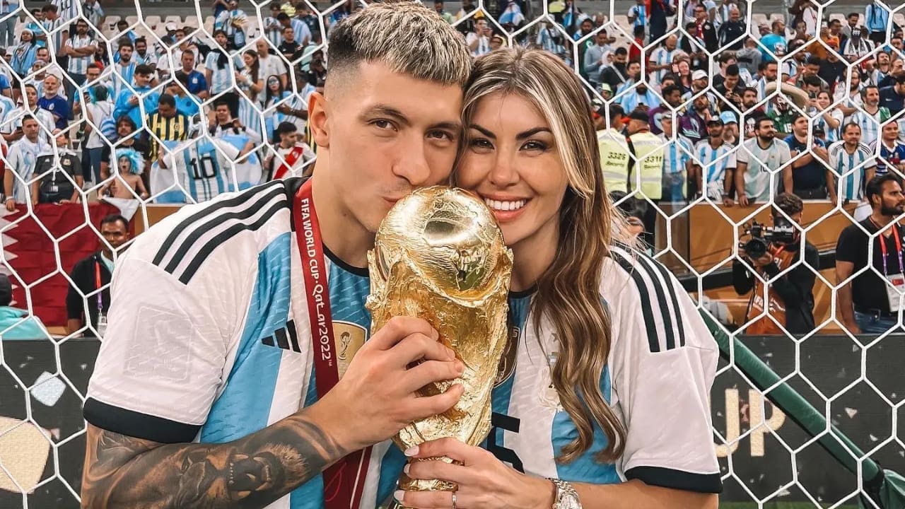 Lisandro Martinez with his girlfriend Muri Lopez Benitez