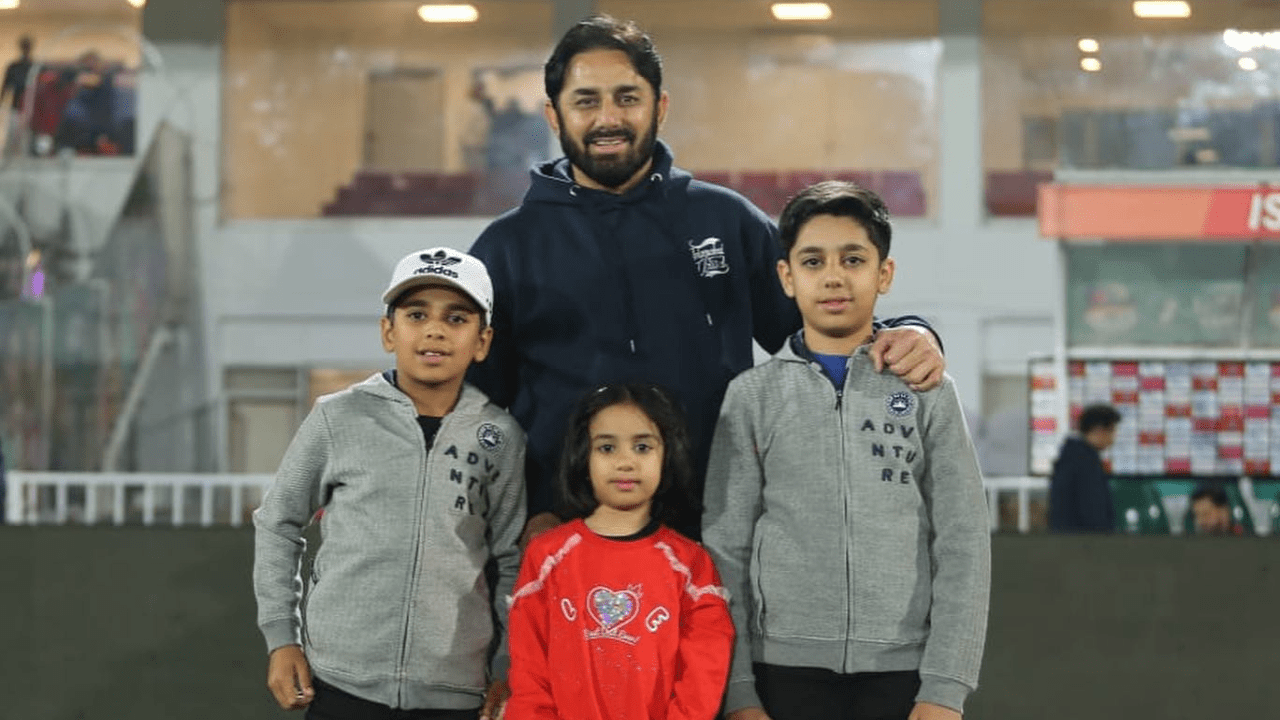 Saeed Ajmal's with 3 children