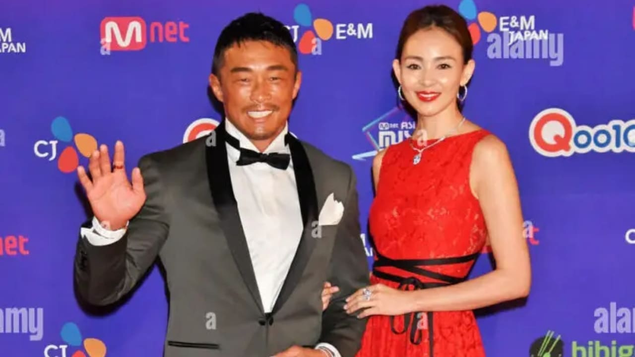 Yoshihiro Akiyama married Shiho Yano