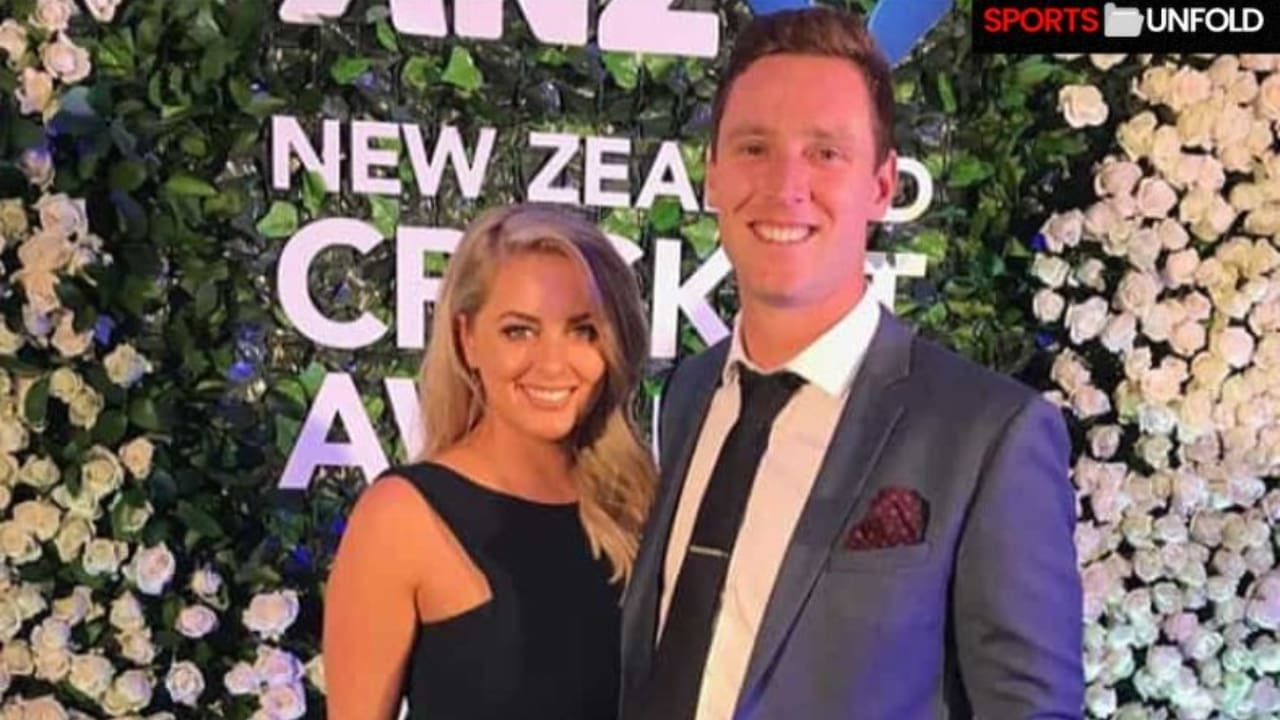 Matt Henry wife is Holly Carran