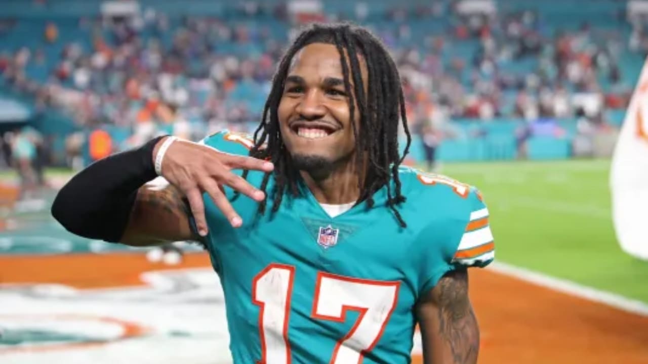 Jaylen Waddle Net Worth Details Jaylen Waddle Net Worth Details