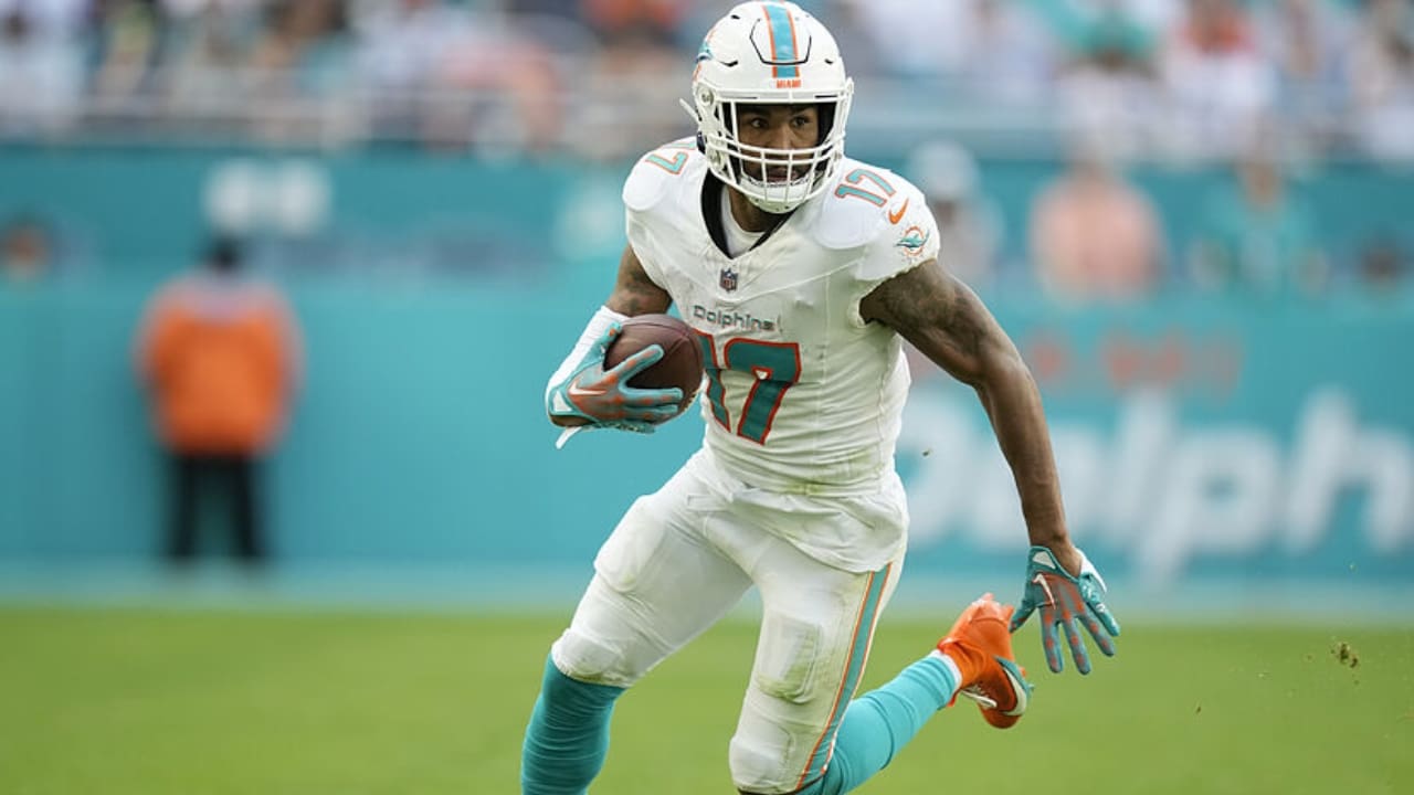 Jaylen Waddle Net Worth in 2026: Contract, Salary, Career Earnings Jaylen Waddle's Biography