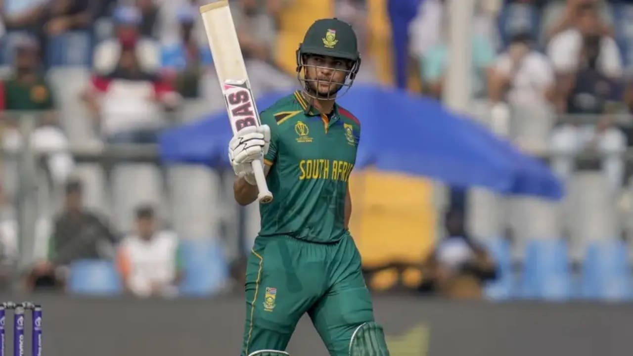 Reeza Hendricks's Biography