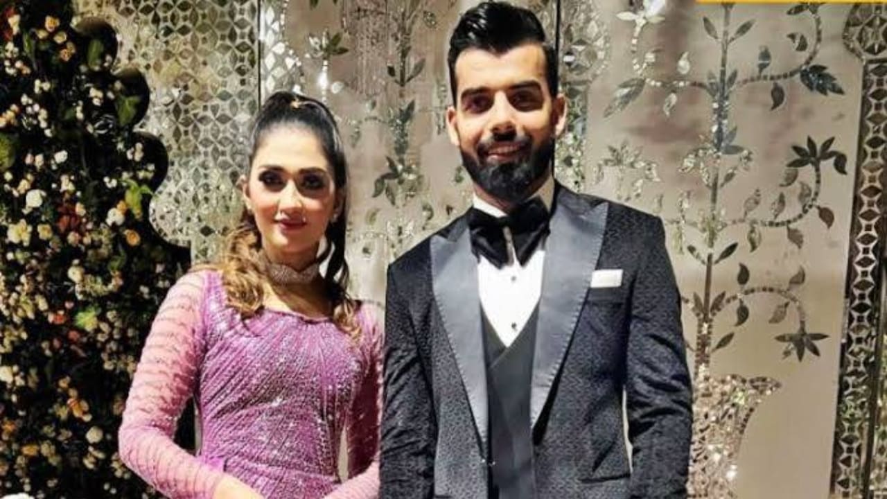 Shadab Khan is married to Malaika Saqlain
