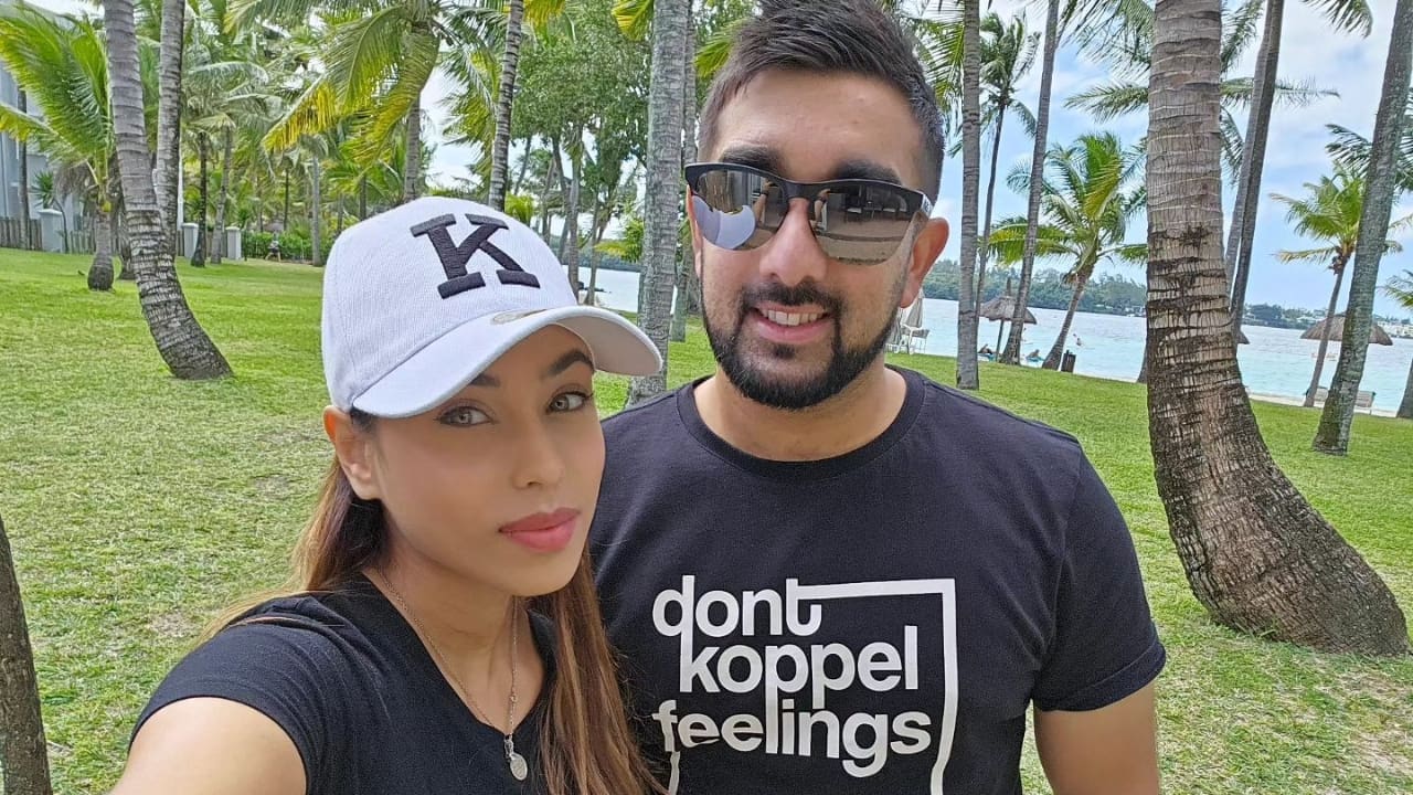 Tabraiz Shamsi wife Khadija Shariff