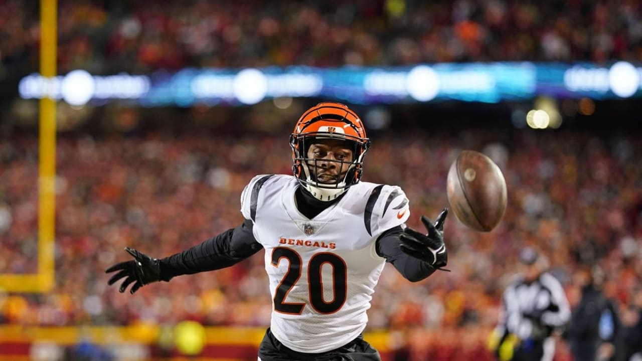 Eli Apple's Biography