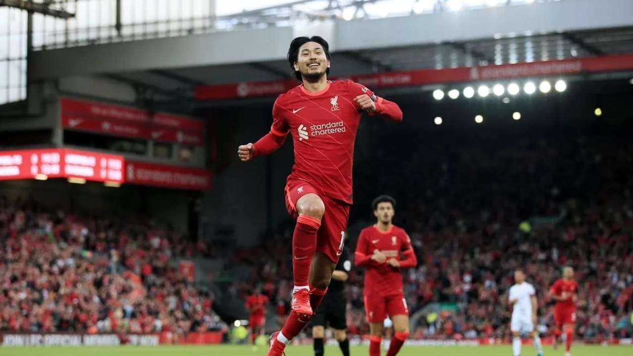 Takumi Minamino Biography