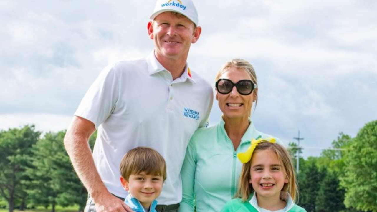 Brandt Snedeker with his wife Mandy Snedeker