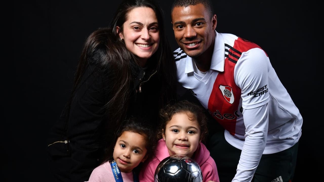 Nicolas de la Cruz Net Worth in 2026: Salary, Career Earnings, Contract, Stats Nicolas de la Cruz wife Vanesa Britos