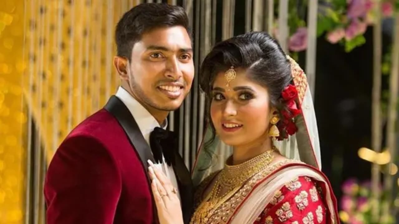 Soumya Sarkar with his wife Priyonti Debnath Puja