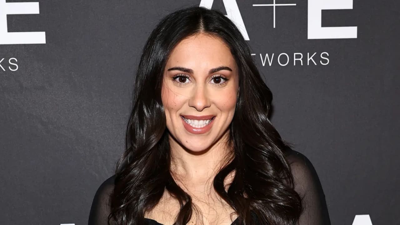 Claudia Oshry Net Worth Details Claudia Oshry Net Worth Details