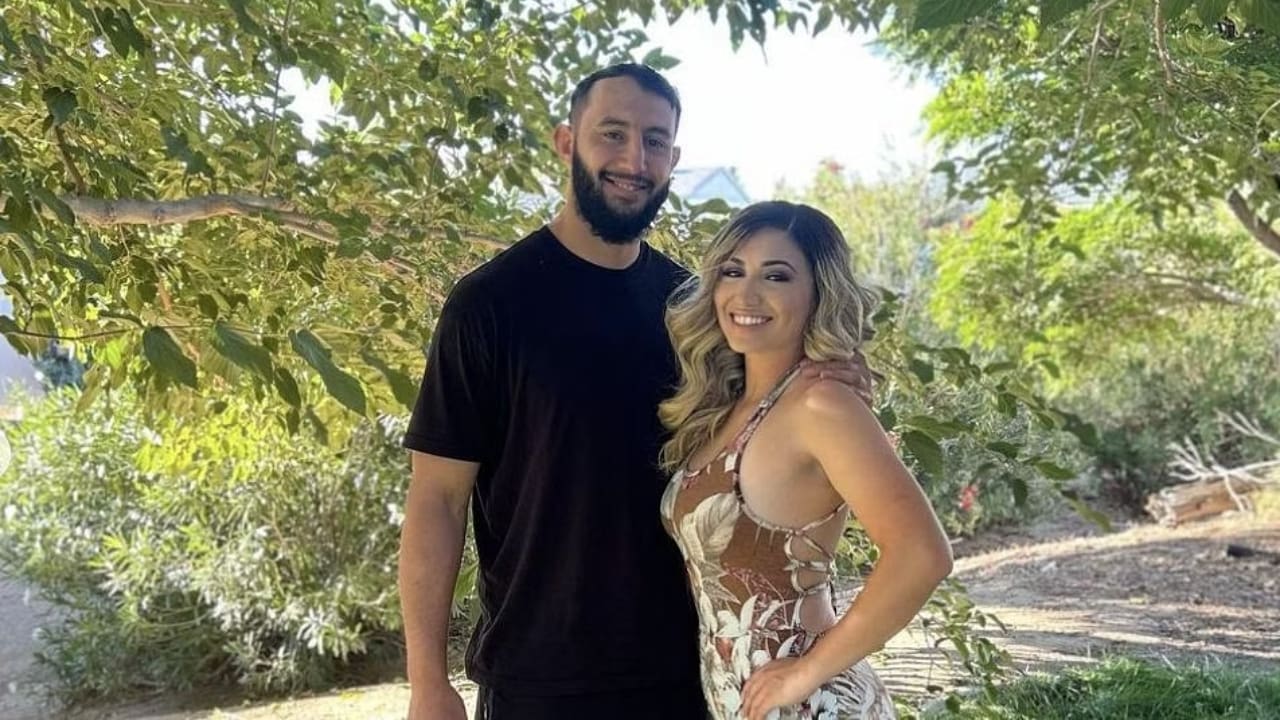 Dominick Reyes' girlfriend is Duhits Brenda.