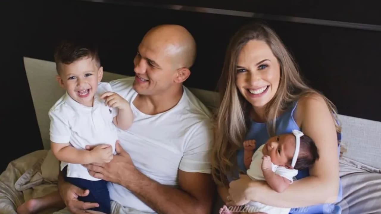 Junior dos Santos was married to Visana Piccozi
