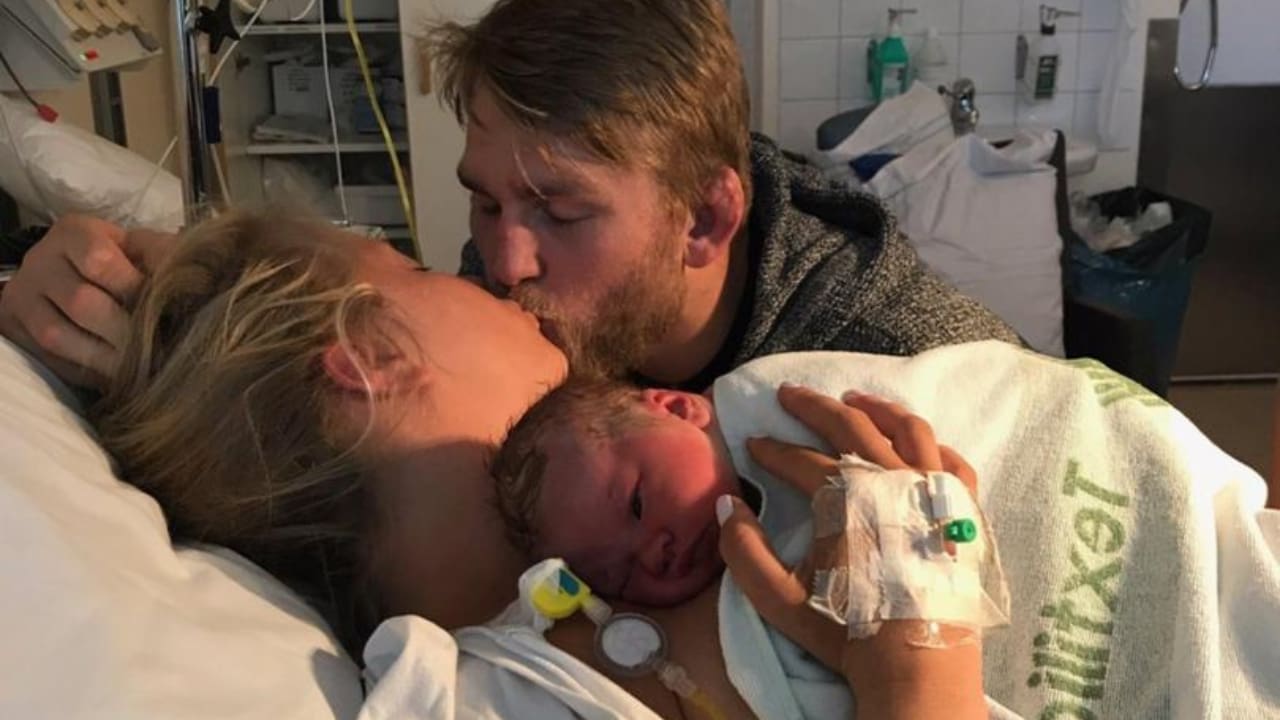 Alexander Gustafsson is married to Moa Antonia Johansson