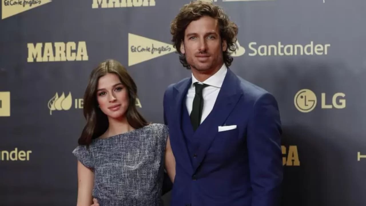 López is married to Sandra Gago