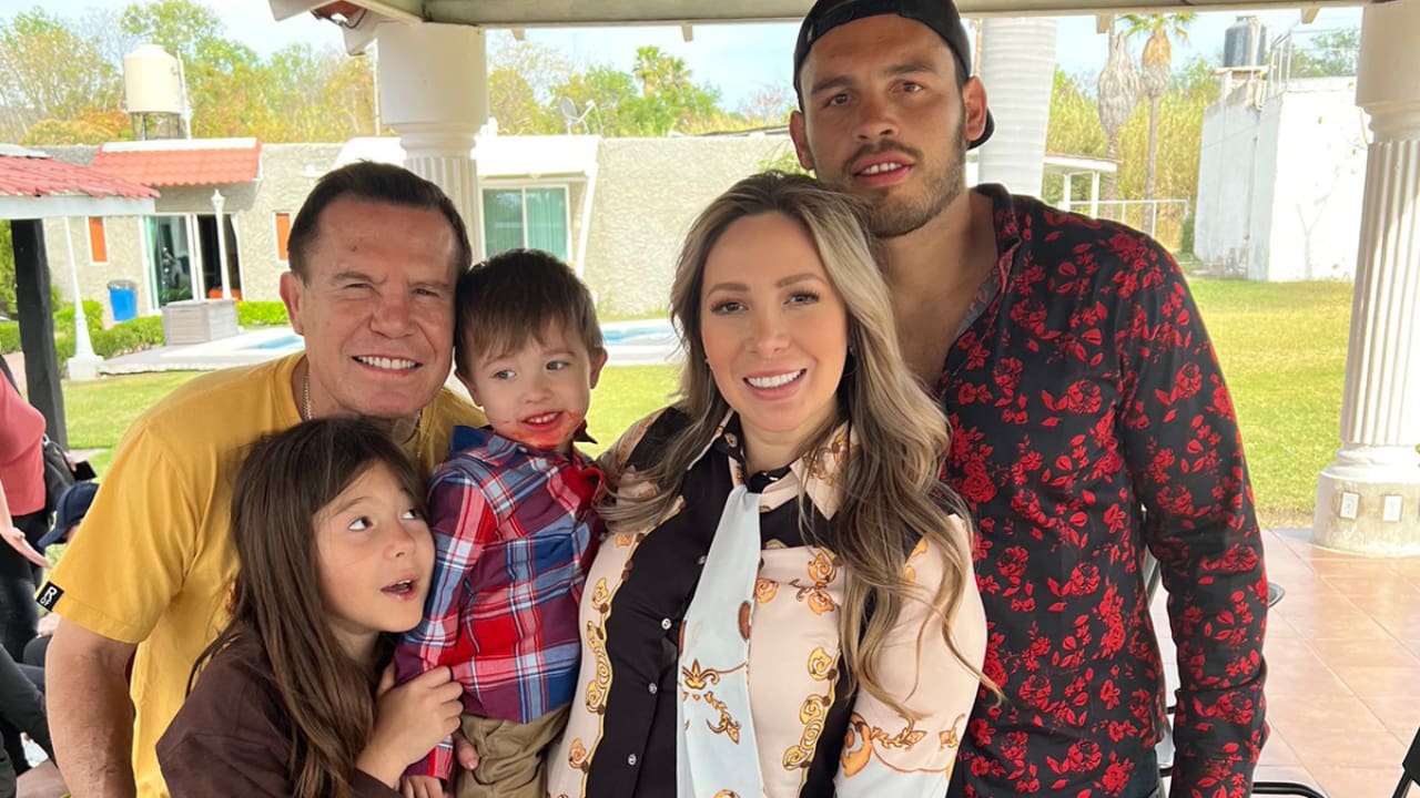 Julio César Chávez Jr. is married to Frida Muñoz Chávez