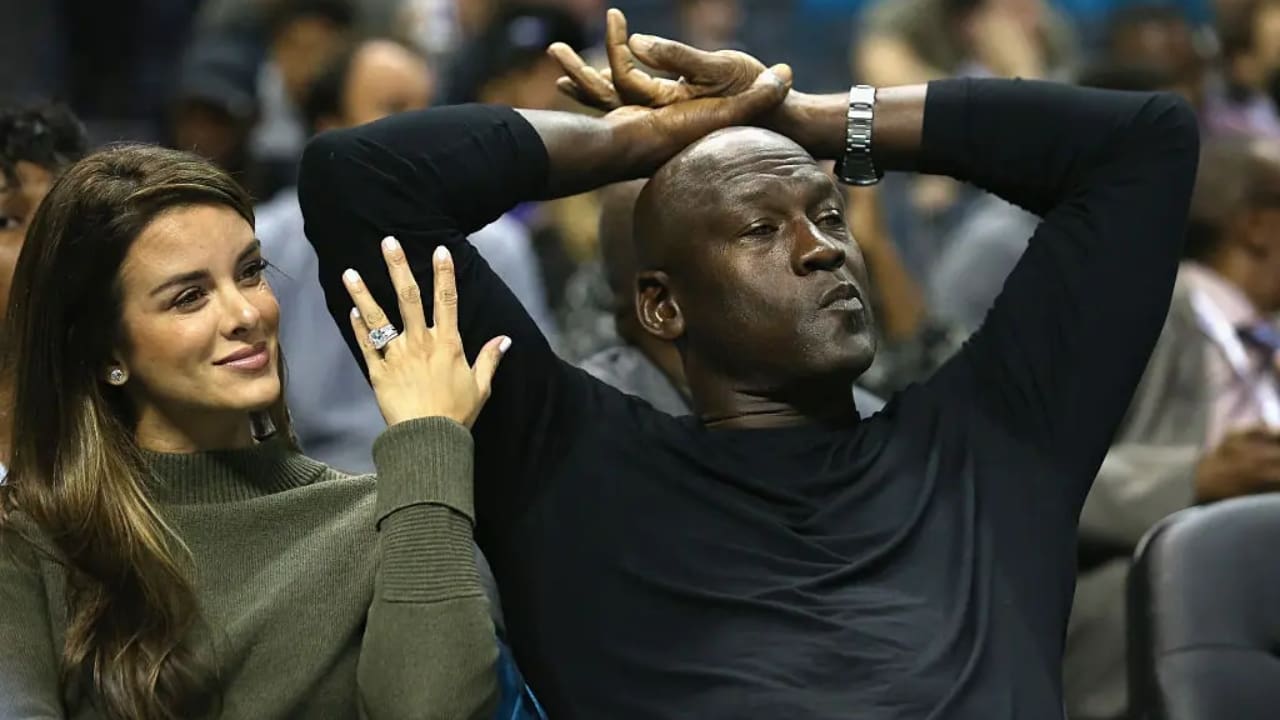 Michael Jordan is married to Yvette Prieto