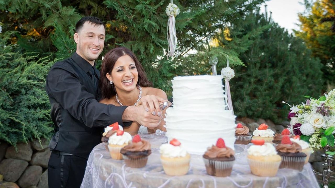 Julian Erosa is married to Alaina Erosa.