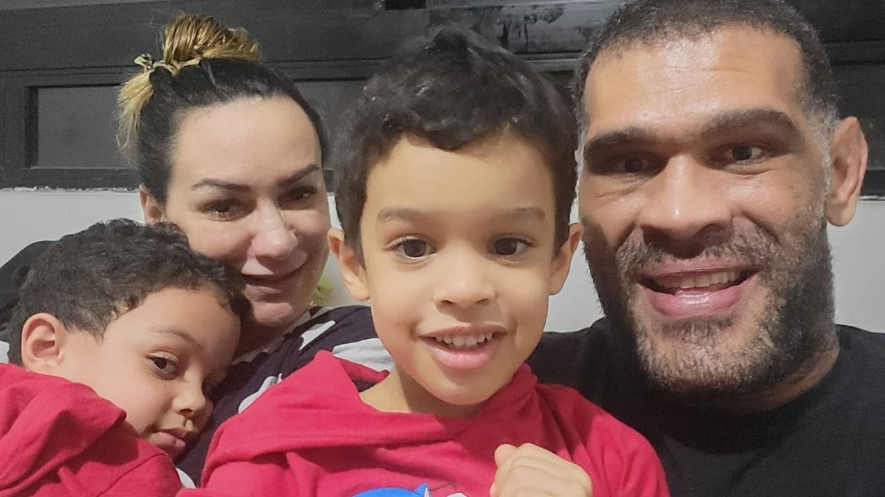 Antonio Silva is married to Dayane Silva
