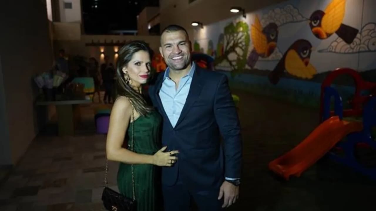 Mauricio Rua is married to Renata Ribeiro