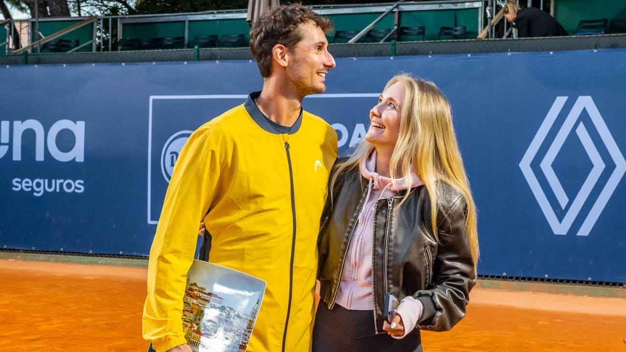 Alexander Ritschard is in a Girlfriend with Kat Berglas