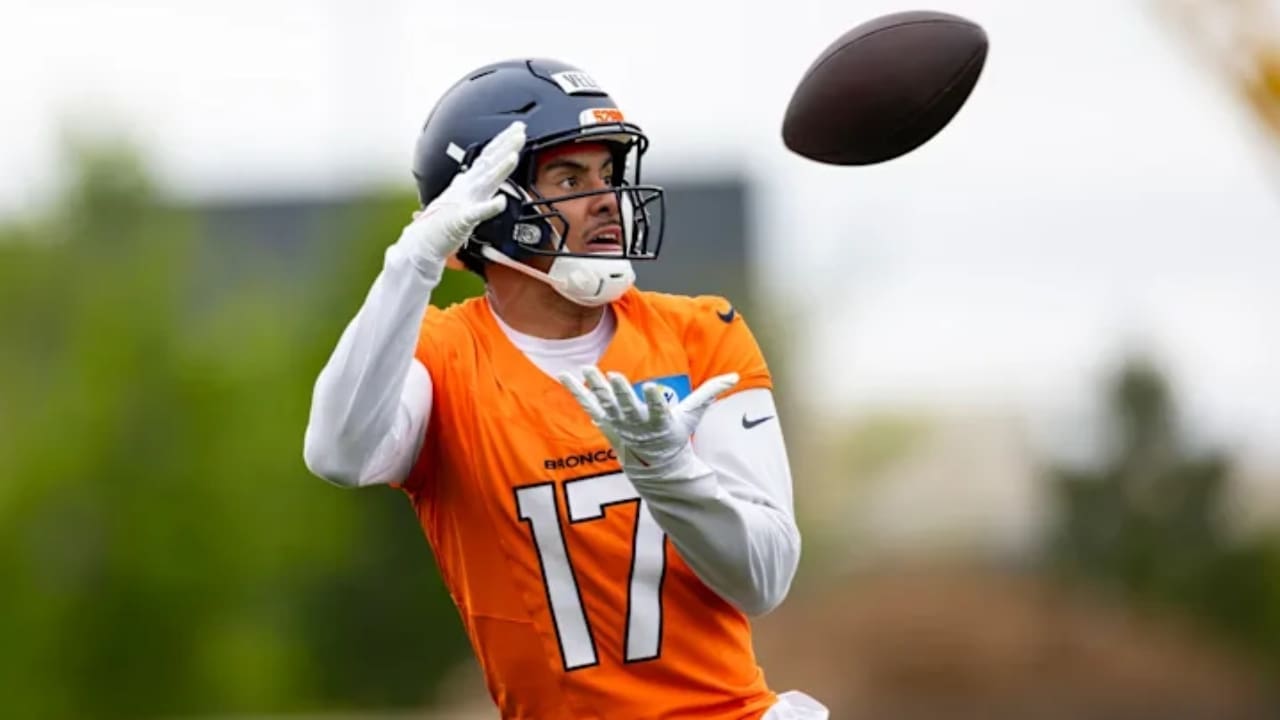 Devaughn Vele's Net Worth Details Devaughn Vele's Net Worth Details